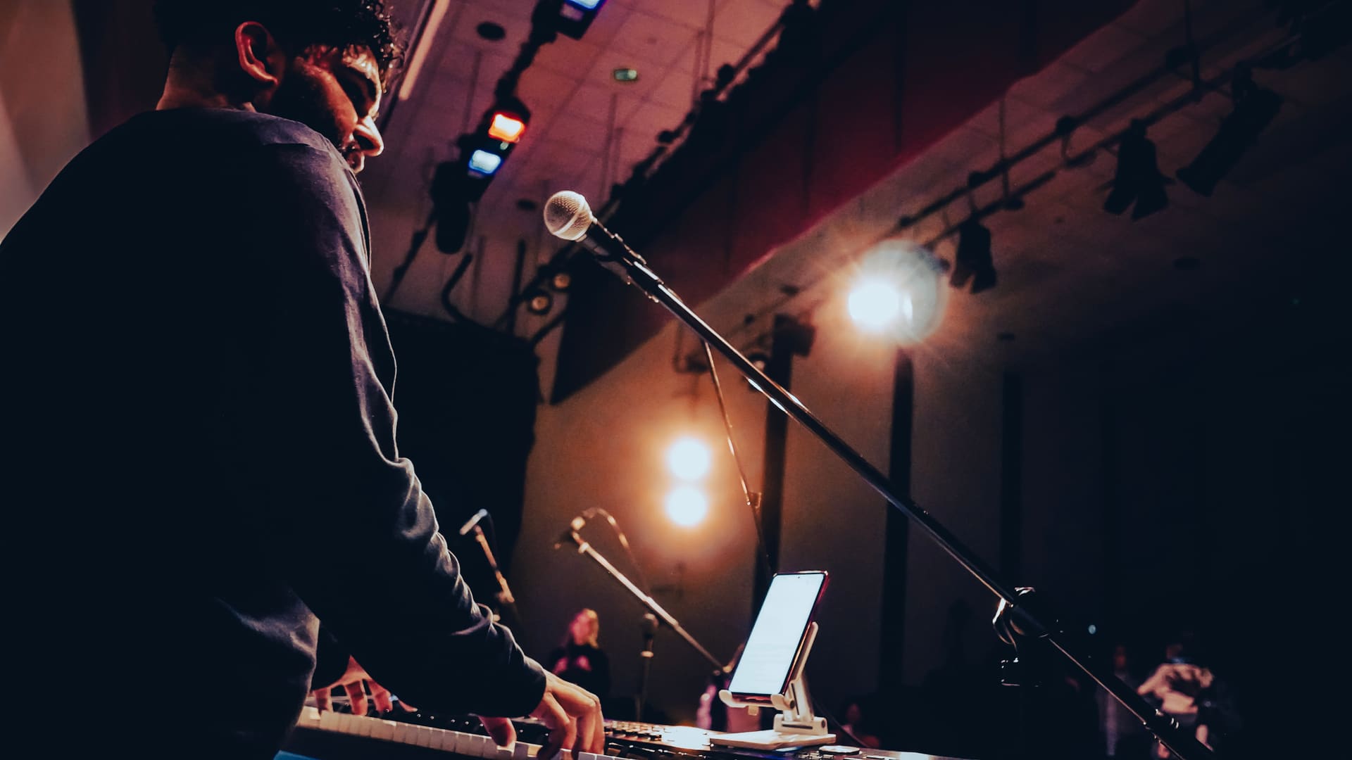 Sam Daniel performing